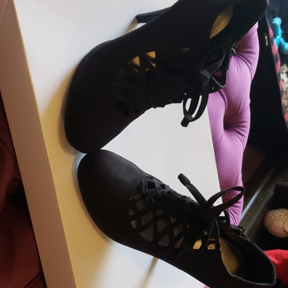 Shoes - Picture 3 of 5